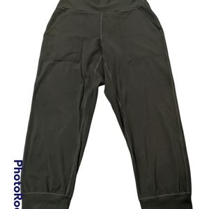 Lululemon cropped Align joggers